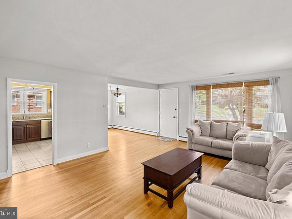 4th image of 230 Rollingbrook Way