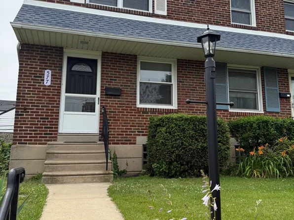 577 Acorn St, Philadelphia, PA 19128