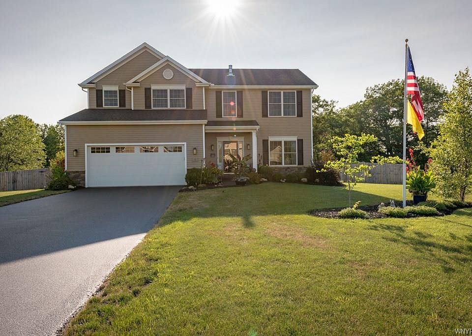 1st image of 15 Stewart Ct