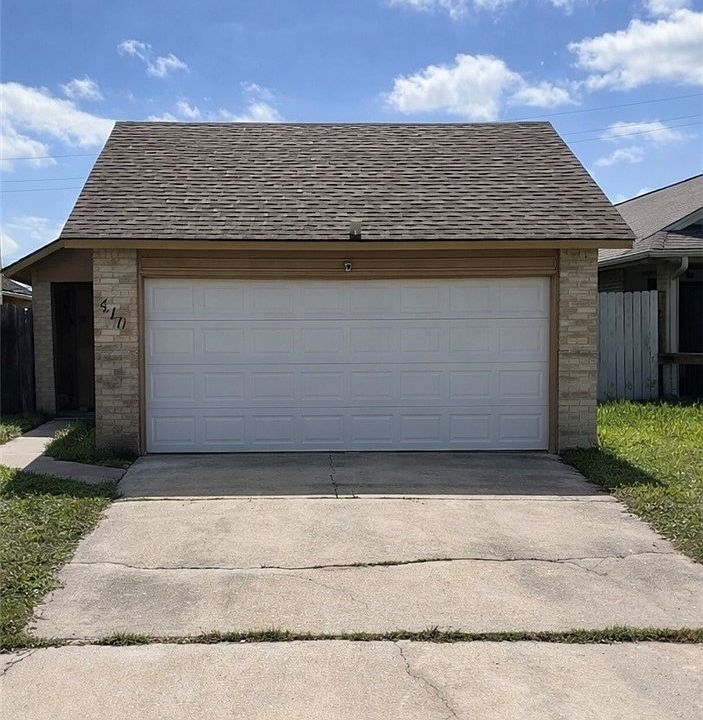 1st image of 410 Cabana Dr