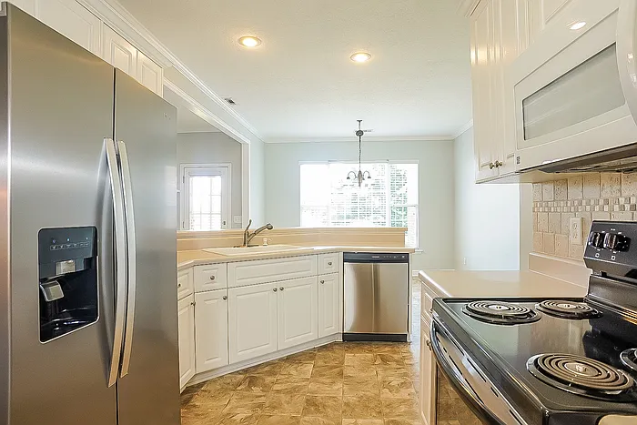 5 bed, 2.5 bath, 2652 sqft, $2,295 — Photo 4