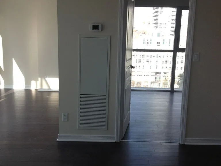 352 Front St W #709 — Photo 12
