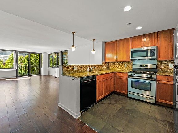 5th image of 700 Grove St APT 3C