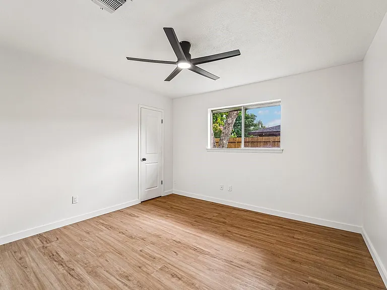 2801 Coy Dr — Photo 26