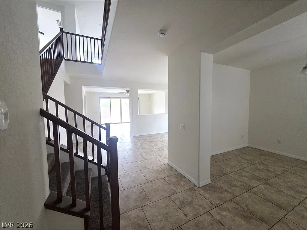 5 bed, 3.5 bath, 3007 sqft, $2,890 — Photo 4