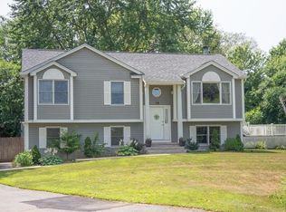 18 Deer Run Rd, Agawam, MA 01001
