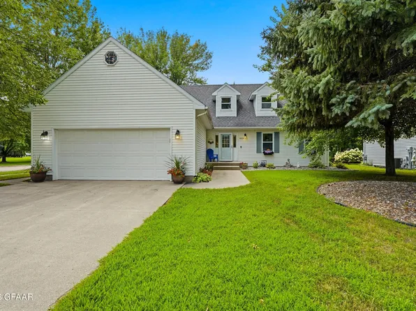 4628 Loamy Hills Pl, Grand Forks, ND 58201