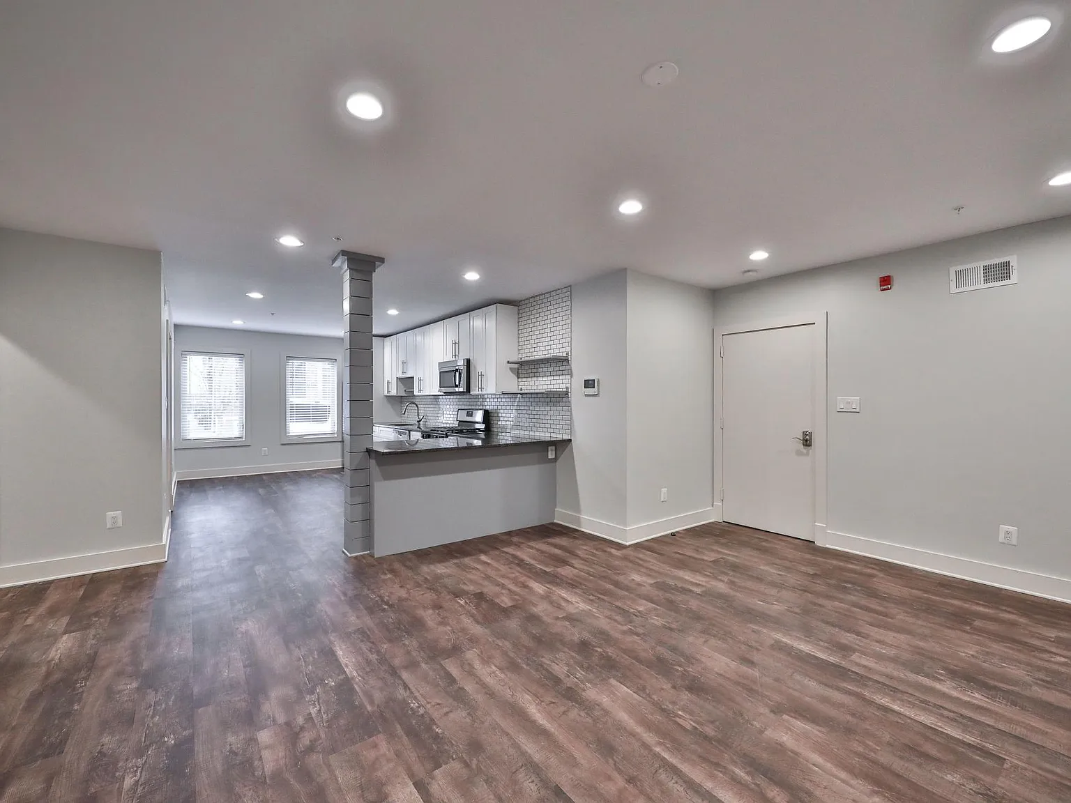 2 bed, 2050 sqft, $2,100 — Photo 1