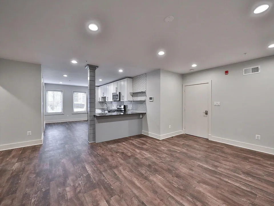 1322 N Franklin St #1