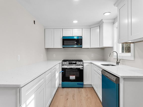 5th image of 1704 Jackson St