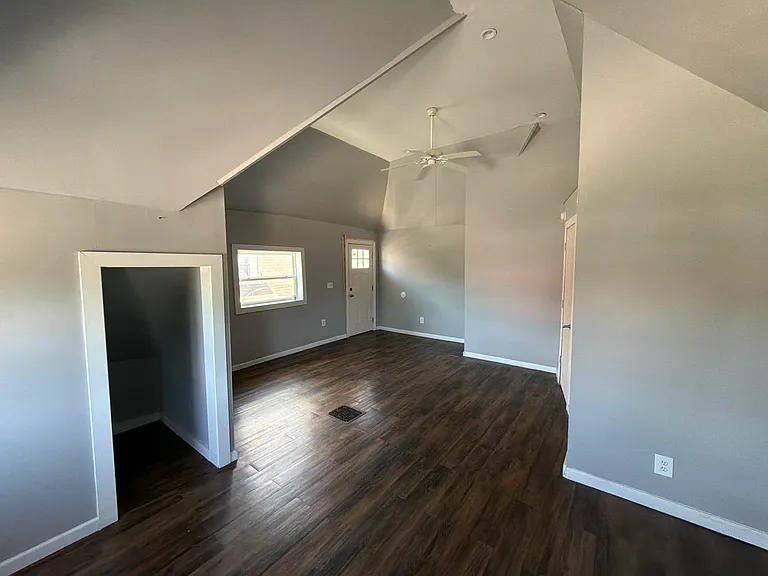 225 W Carroll St #2 — Photo 9