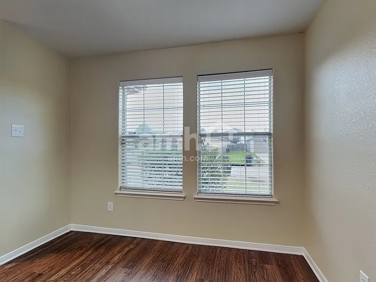 8102 Sweetstone Bluff Ln — Photo 6