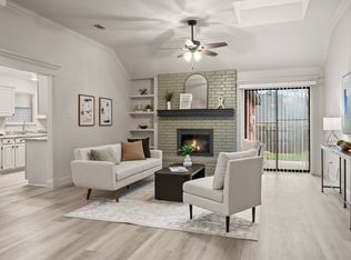 7013 Club Creek Dr, Fort Worth, TX 76137