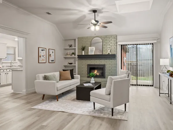 7013 Club Creek Dr, Fort Worth, TX 76137