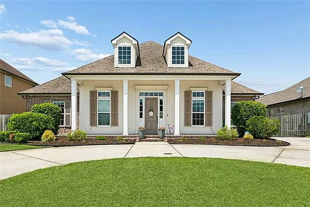 134 Chapel Hill Dr — Photo 1