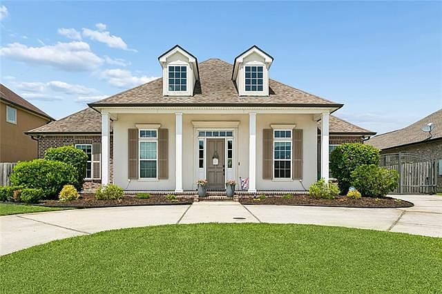 1st image of 134 Chapel Hill Dr