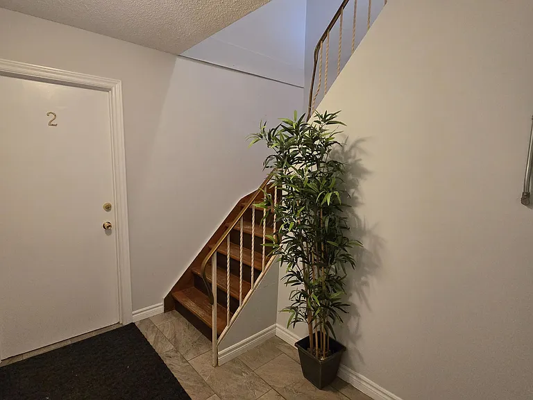184 Simcoe St #3 — Photo 3