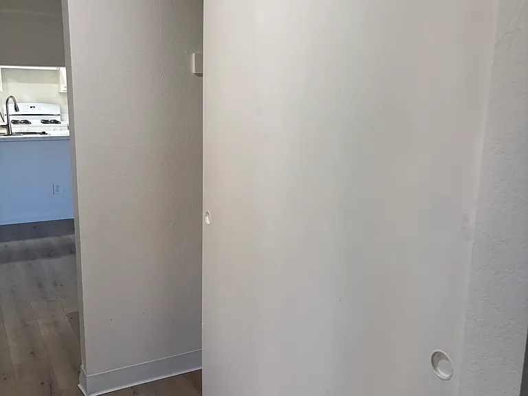 California Apartments — Photo 16