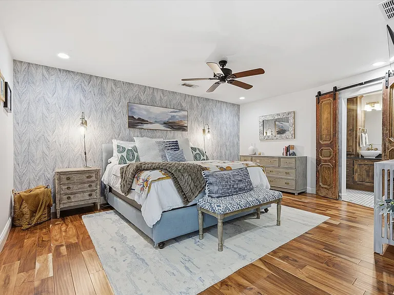14840 Knollview Dr — Photo 31