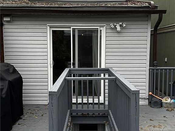 3rd image of 372 Rhodes Ave