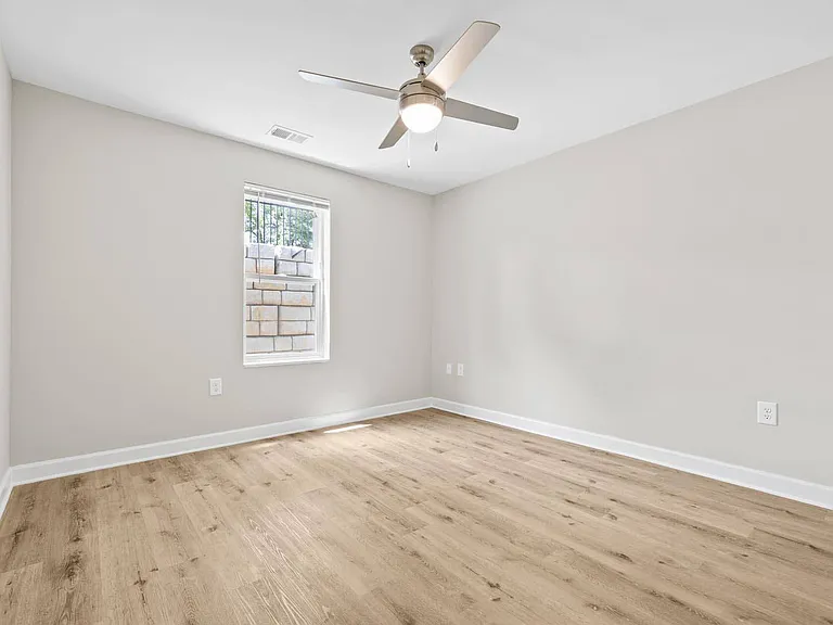 Bluebird Commons — Photo 21