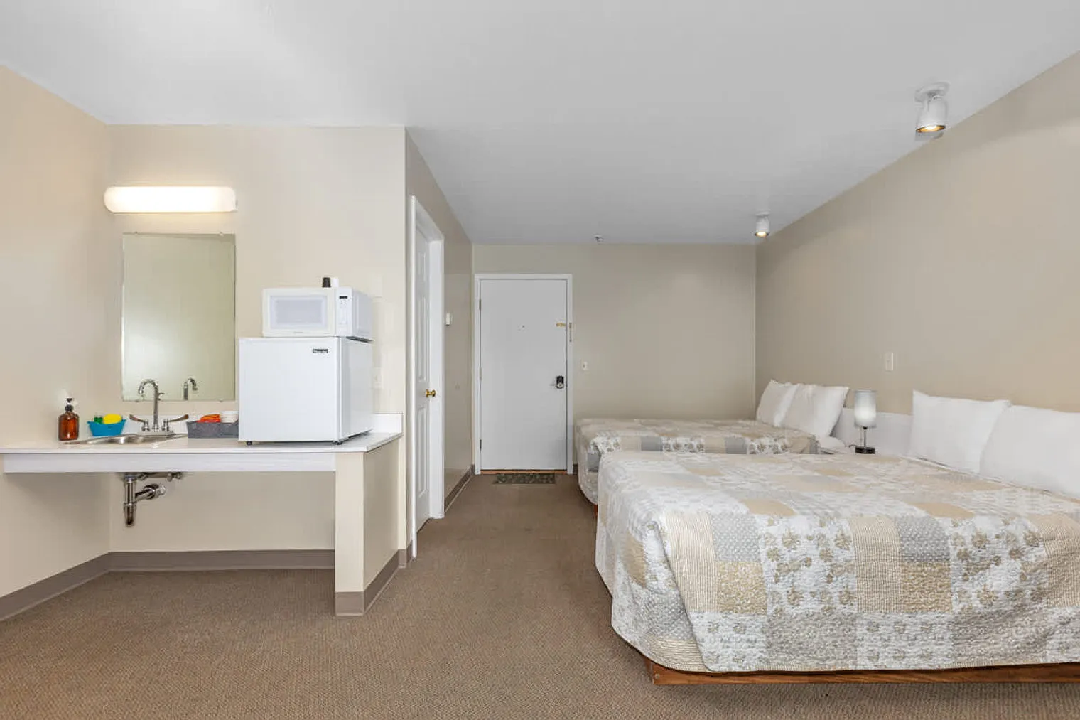 Studio, 1.0 bath, $1,184 — Photo 3