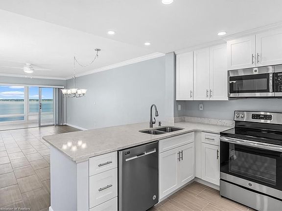 2nd image of 2131 Lakeview Dr Unit 1208