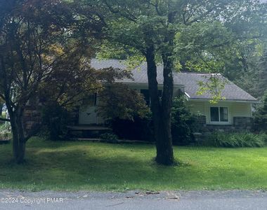5223 5th Ave, Pocono Summit, PA, 18346