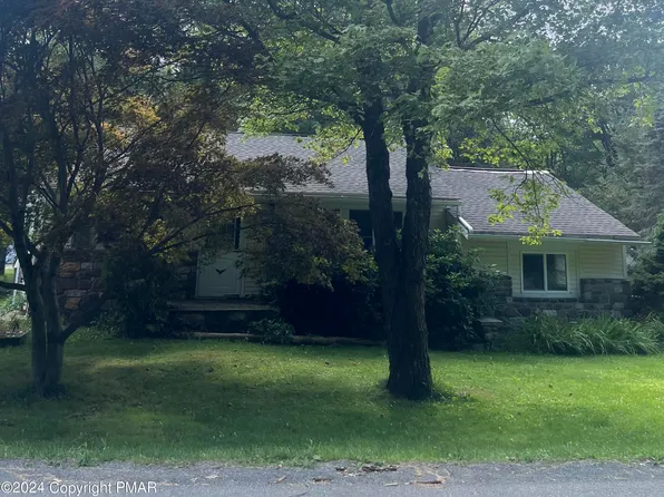 5223 5th Ave, Pocono Summit, PA 18346