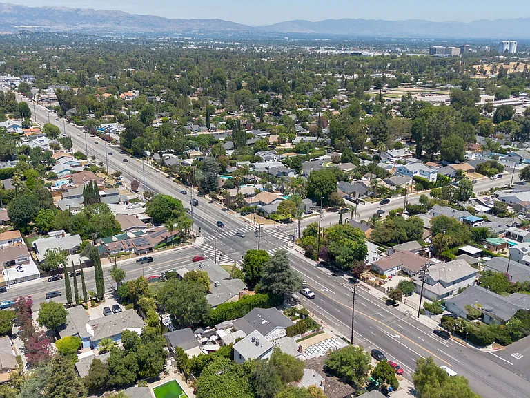 5541 Fallbrook Ave — Photo 31