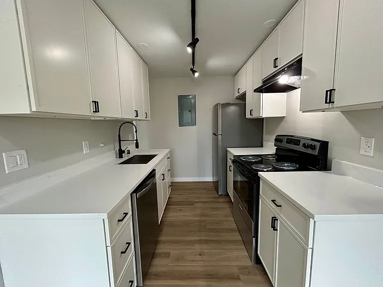 Mar-Ella 10-unit — Photo 10