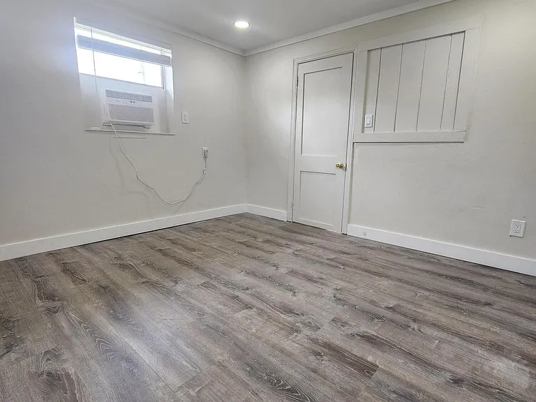 134 W 24th St #1 — Photo 9