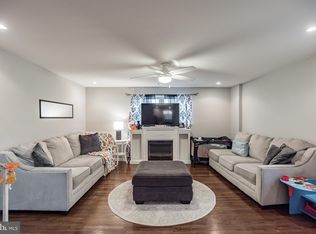 153 Meadow Ln, Philadelphia, PA 19154