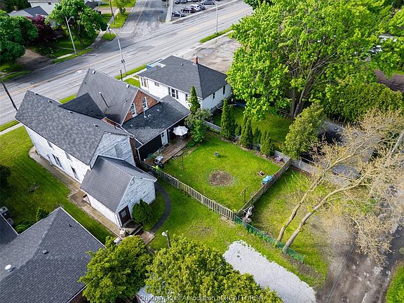 5th image of 215 Grand Ave E