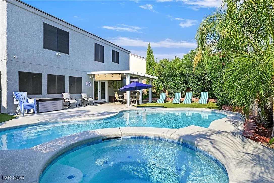 5 bed, 2.5 bath, 2529 sqft, $6,500 — Photo 1