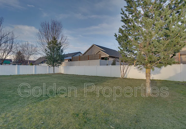 7488 N Courcelles Pkwy — Photo 16