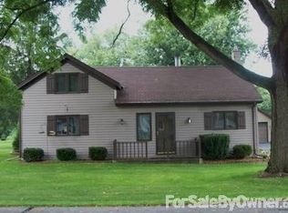 328 Maple St, Eagle, WI 53119