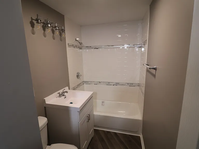 457 Vernon Ave — Photo 5