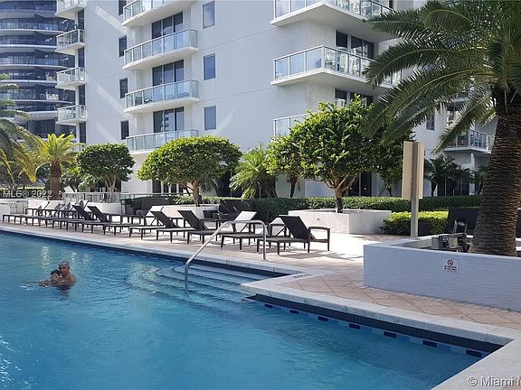 4th image of 1050 Brickell Ave APT 1708