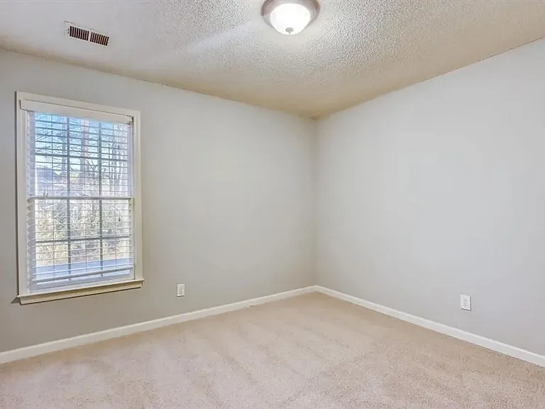 74 Flanders Ct — Photo 12