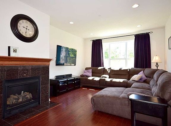 2nd image of 328 Laurel Ave