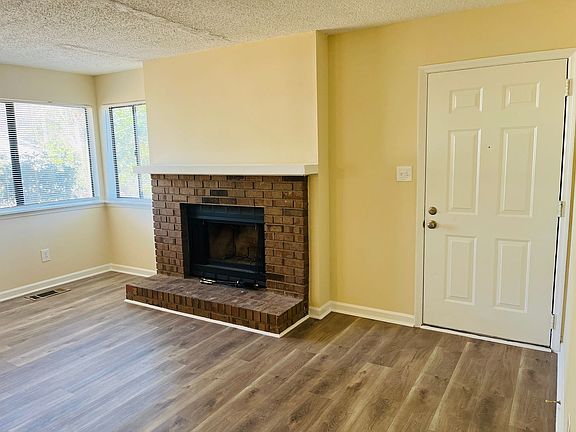 3rd image of 13-15 Oakmount Dr