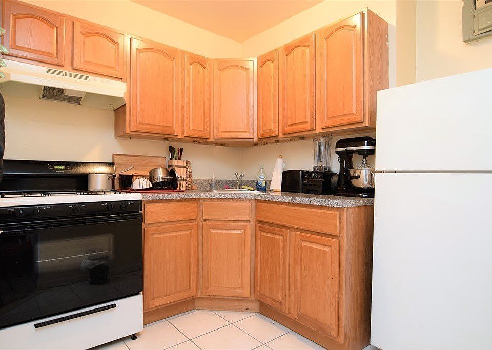2nd image of 928 3rd Ave #4B