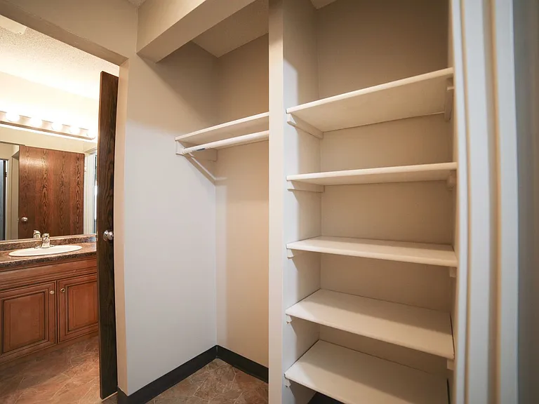 3033 W Capital Ave — Photo 14