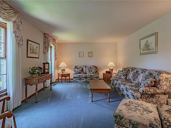 5th image of 4221 Gloria Ln