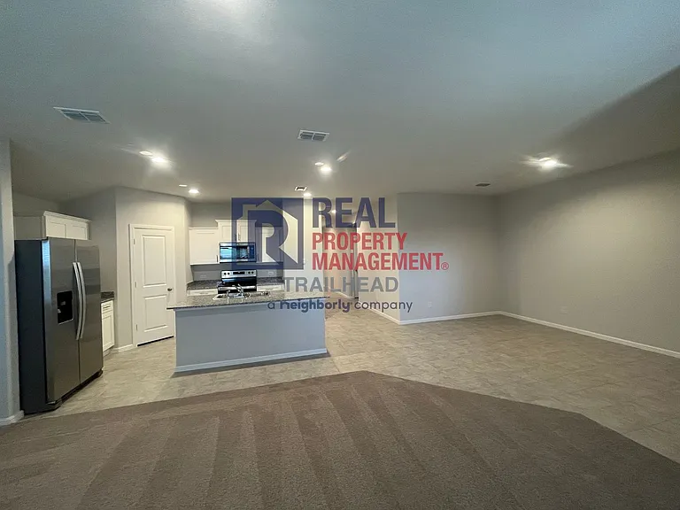 827 Peighton Dr — Photo 8