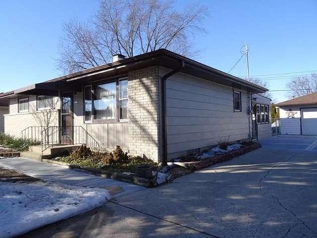 Side view of house as you walk up the driveway