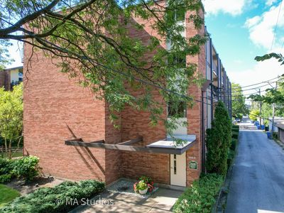6960 N Bell Ave APT 208, Chicago, IL, 60645