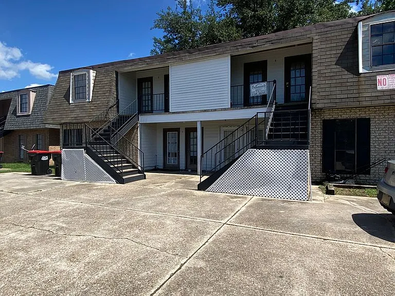 106 Vaucluse Dr — Photo 2