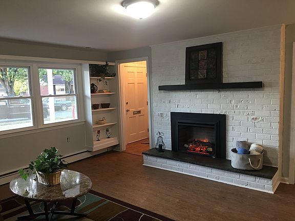 Family Room W/ Fireplace